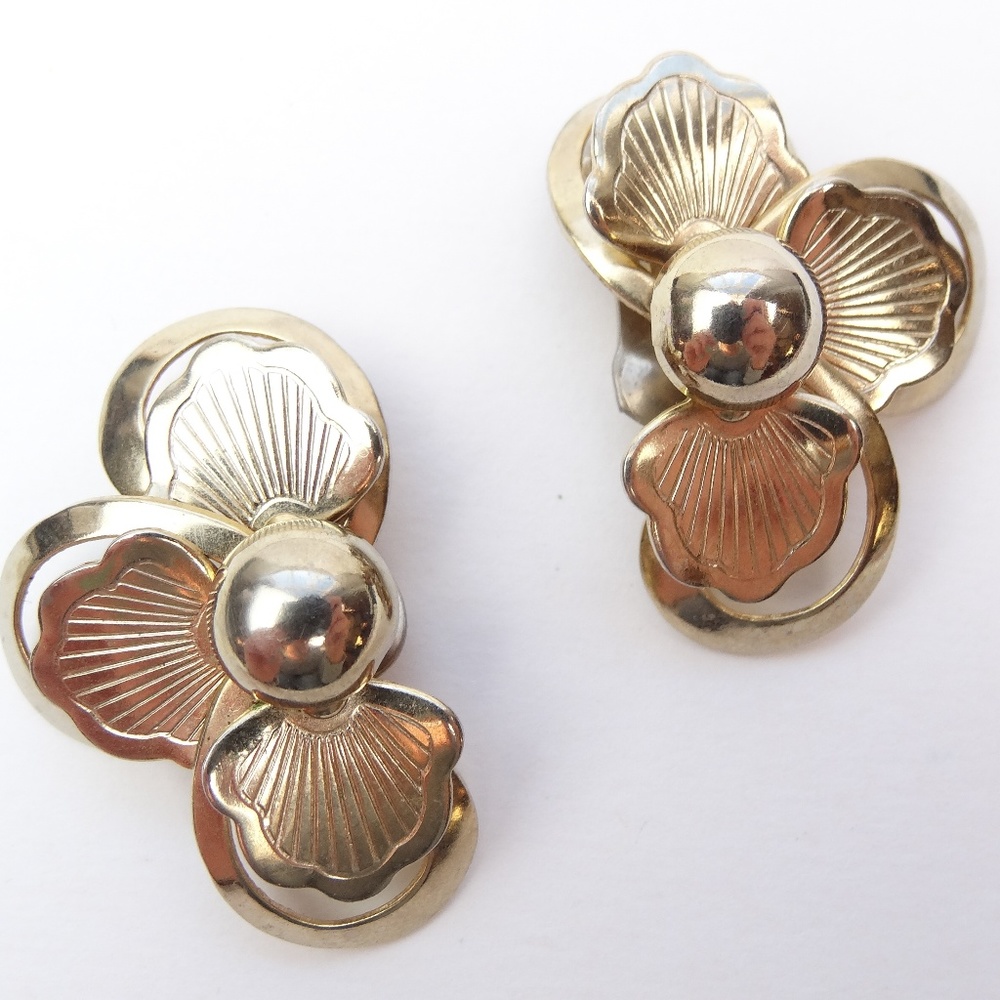 VINTAGE Clip On Earrings Studs Silver Metal Floral